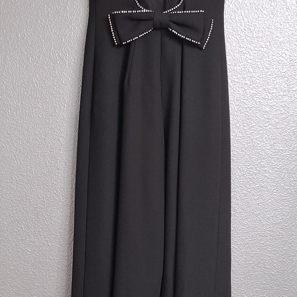 Cach`e Black Jumpsuit With A Scoop Back Outlined With Rhinestones   Size 6 - Picture 9 of 16
